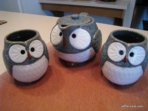 Tea pot and cups 