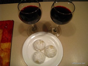 Red wine and cookies 