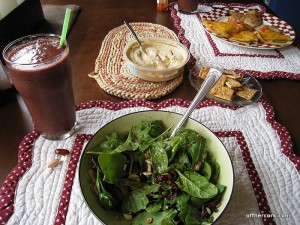 Salad, smootie and crackers 