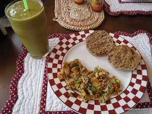 Smoothie, scrambled eggs, english muffin 