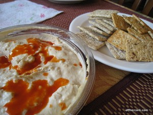 Hummus and crackers 