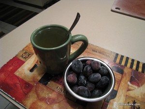 Frozen grapes and tea 