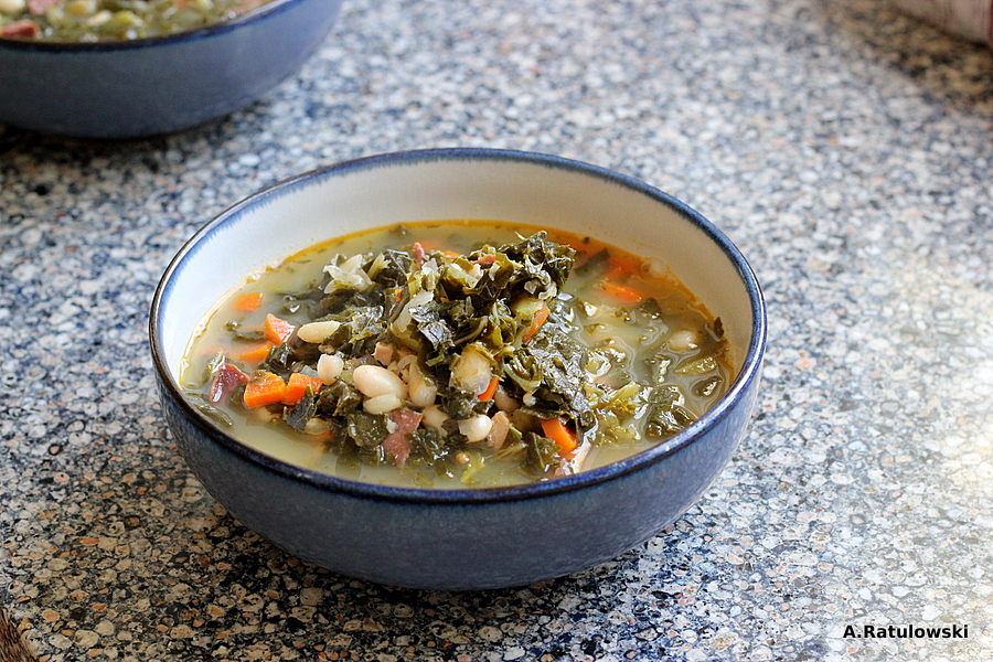 Kale and bean soup