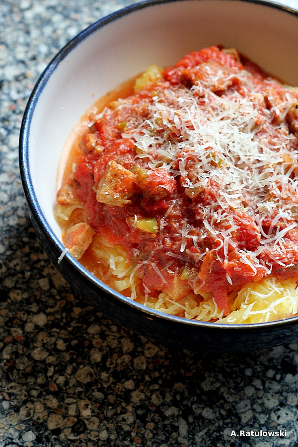 Spaghetti squash and tomato sauce