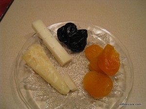 Cheese and dried fruit 